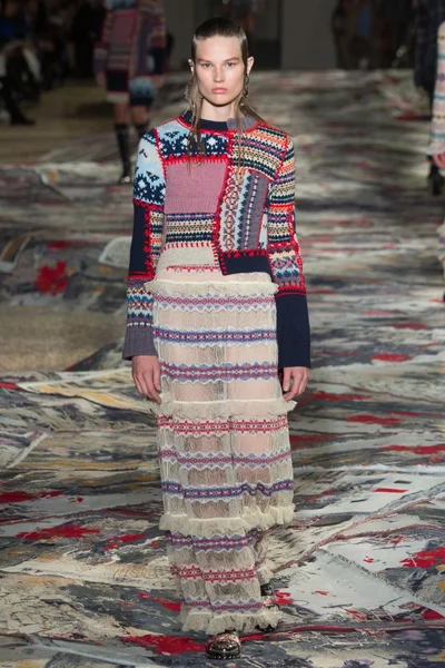 Look 10
